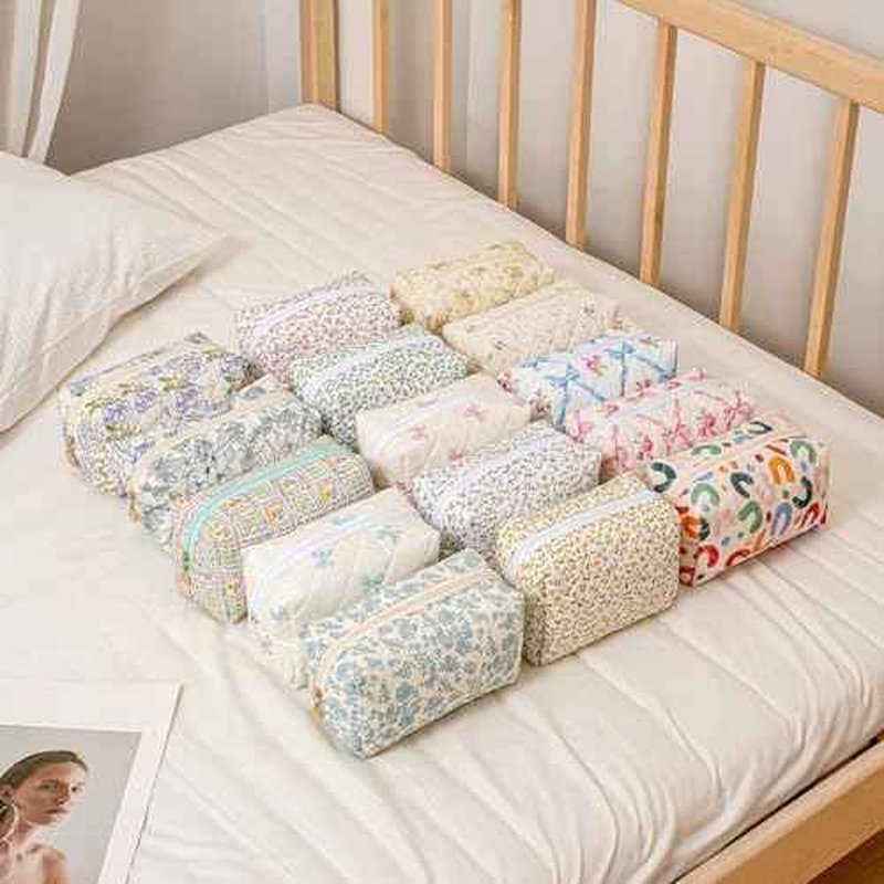 Cute Floral Makeup Bag Small Cotton Quilted Cosmetic Bag, Aesthetic Essential Bag Emergency Bag Gift for Women Girls Travel Accessories (Blue Floral)
