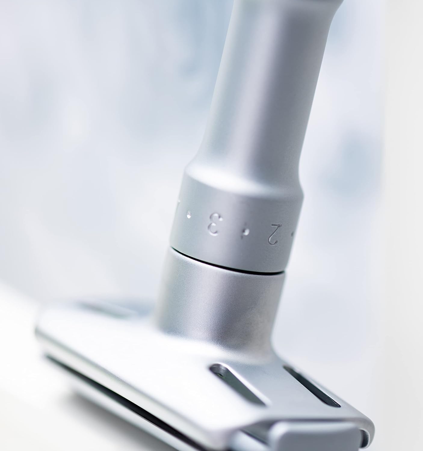 MERKUR FUTUR 700 Adjustable Double Edge Safety Razor - Matte Chrome, Adjustable Razor With Dial, Made in Germany, Plastic-Free, Snap-On Cap Design, Straight Bar
