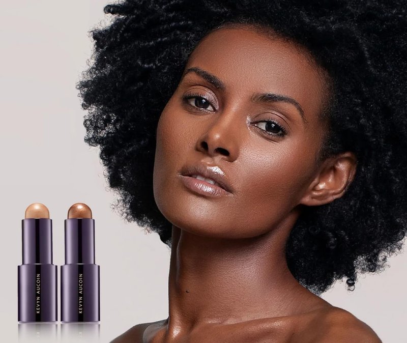 Kevyn Aucoin The Contrast Stick, Chiseled color (medium golden brown, warm undertone): A contour makeup crayon for adding angles, depth, structure and definition. All-day pigments. Made in Italy.