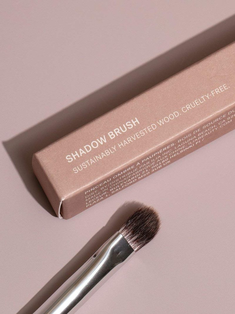 ILIA - Shadow Brush | Flat, Tapered Head Made with FSC Certified Wood, Aluminum, + Soft, Vegan Bristles | Pack, Press, + Sweep Eyeshadow | Expertly Crafted | Non-Toxic, Vegan, Cruelty-Free, Recyclable