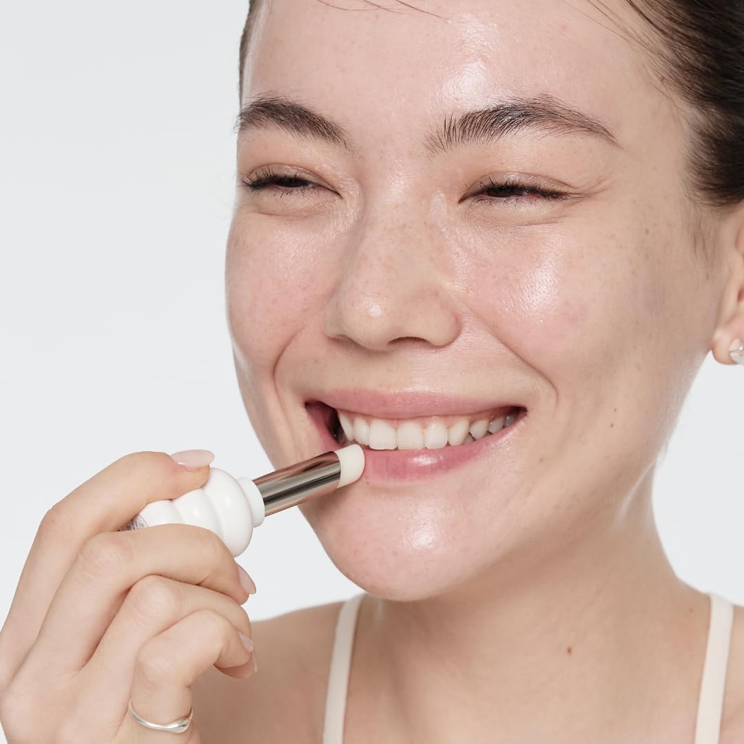 Sulwhasoo Glowing Lip Balm | Hydrating Korean Lip Treatment | Moisturizing Balm Smooths Dry Lips & Enhances Shine | Nourishing Care for Soft Radiant Finish.