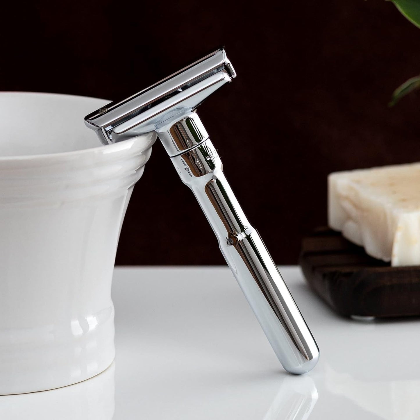 MERKUR FUTUR Adjustable Double Edge Safety Razor, Adjustable Razor With Dial, Made in Germany, Plastic-Free, Snap-On Cap Design, Straight Bar
