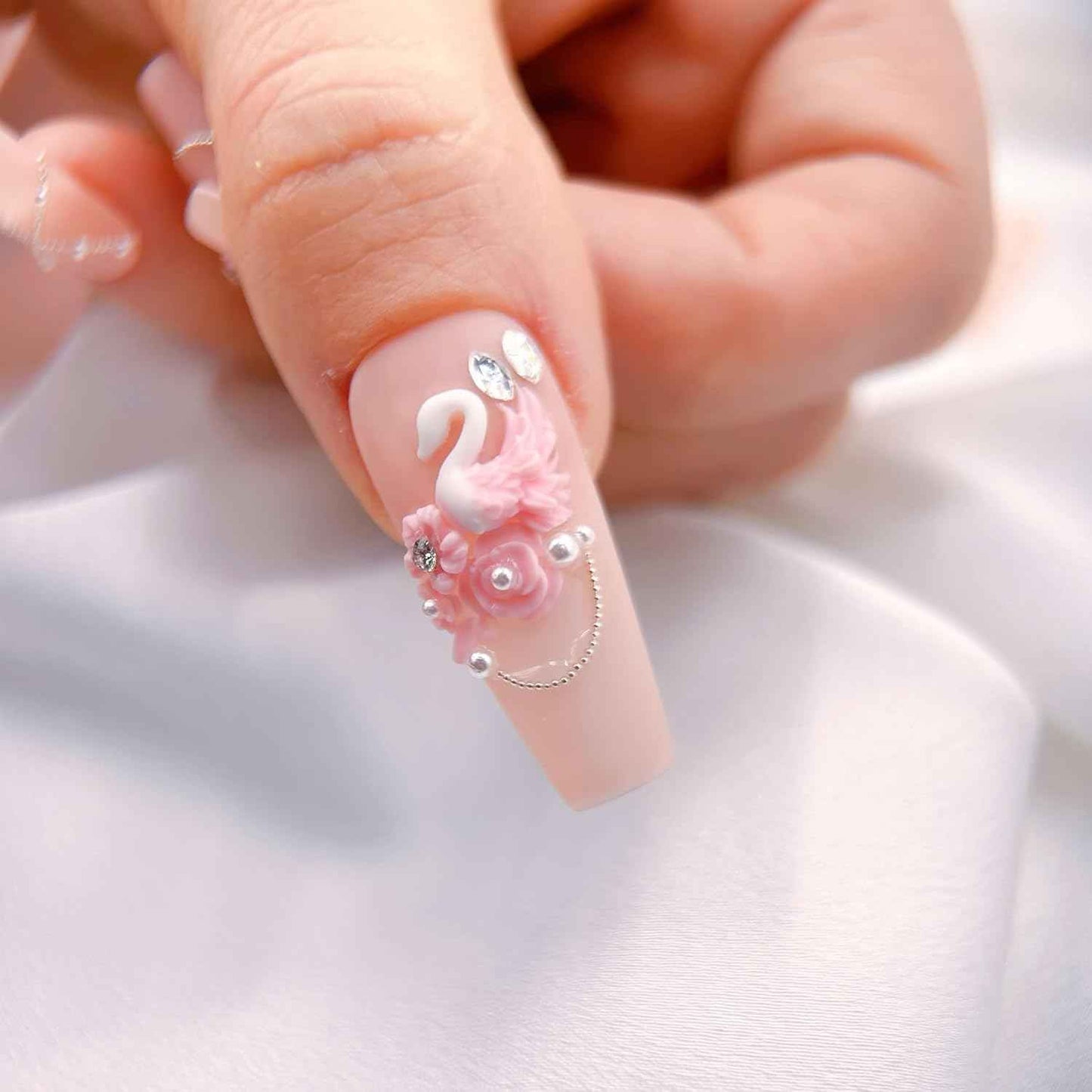 White Wedding 3D Flower Press-On Nails | Reusable Coffin Nails for Women - 20pcs (Pearl Romance, L)