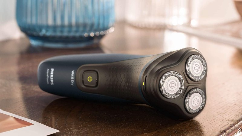 Philips Norelco Shaver Series 1000 Wet or Dry Electric Shaver, ComfortCut Blades, 3-Directional Flex Heads, One-Touch Open, 40 Minutes of Cordless Shaving from an 8-Hour Charge