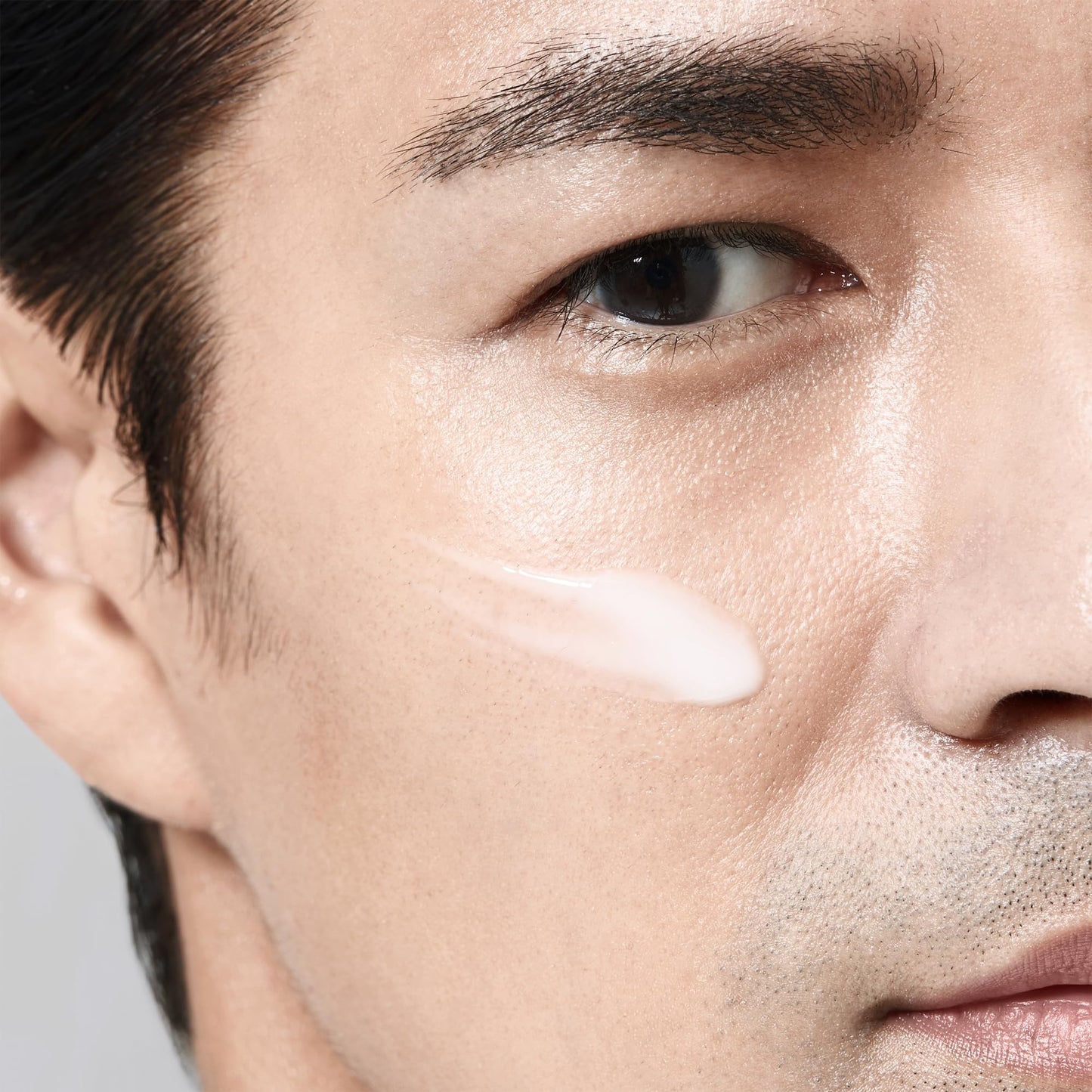 Shiseido Men Face Cleanser (125 mL) + Men Energizing Moisturizer Extra Light Fluid (100 mL)
