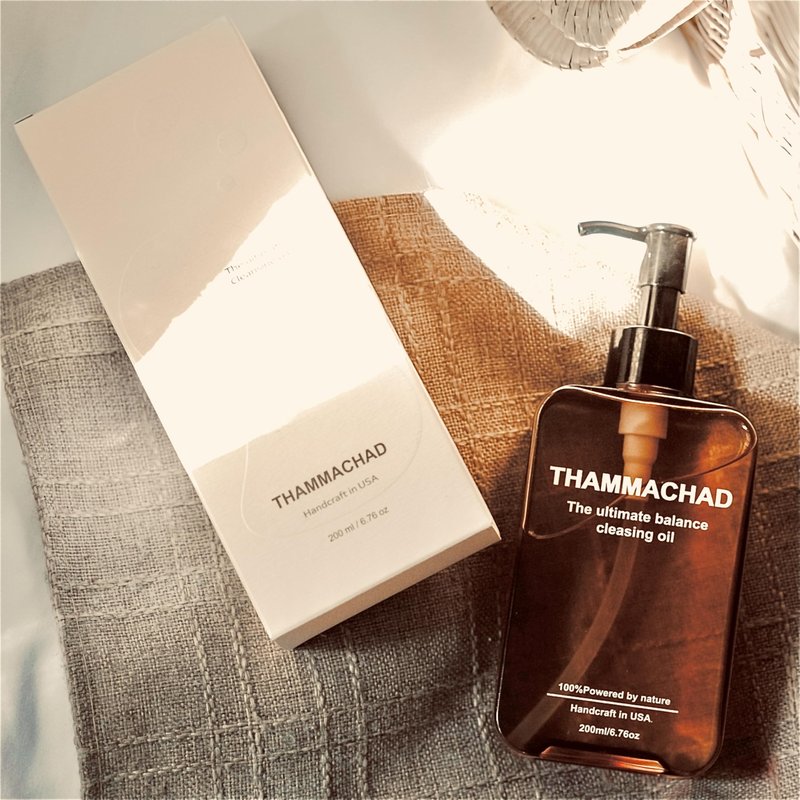 Thammachad Oil Cleanser Makeup Remover - Cleansing Oil for Sensitive Skin with Moringa & Camellia - First-Step Face Cleanser for Sunscreen and Daily Makeup, 200ml