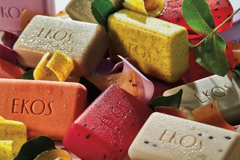 natura - Exfoliating Bar Soap Gift Set (4 Pack) Brazil Nut, Andiroba, Açaí & Passion Fruit - 100% Vegetable Oils, Vegan & Fair-Trade, Gentle Exfoliation, Brazilian Beauty Secrets - 3.5oz (100g)