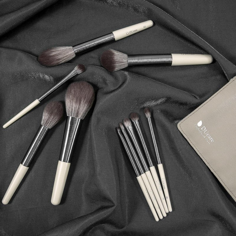 DUcare 17Pcs Professional Makeup Brush Set Complete Kit with Brush Cleaning Mat and Makeup Sponge, Ideal for Foundation, Eyeshadow, Liquid Cream, Gift Box Set