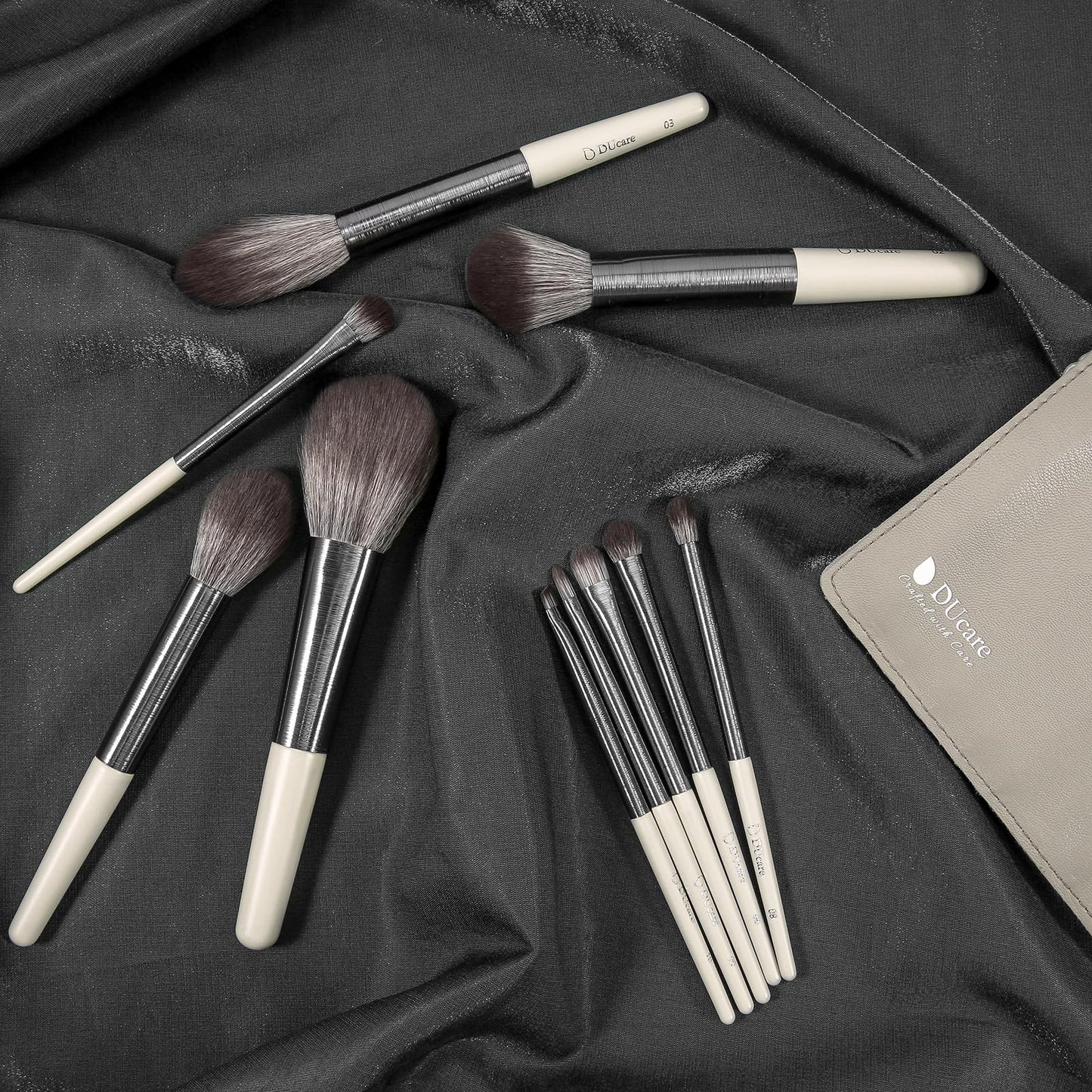 DUcare 17Pcs Professional Makeup Brush Set Complete Kit with Brush Cleaning Mat and Makeup Sponge, Ideal for Foundation, Eyeshadow, Liquid Cream, Gift Box Set