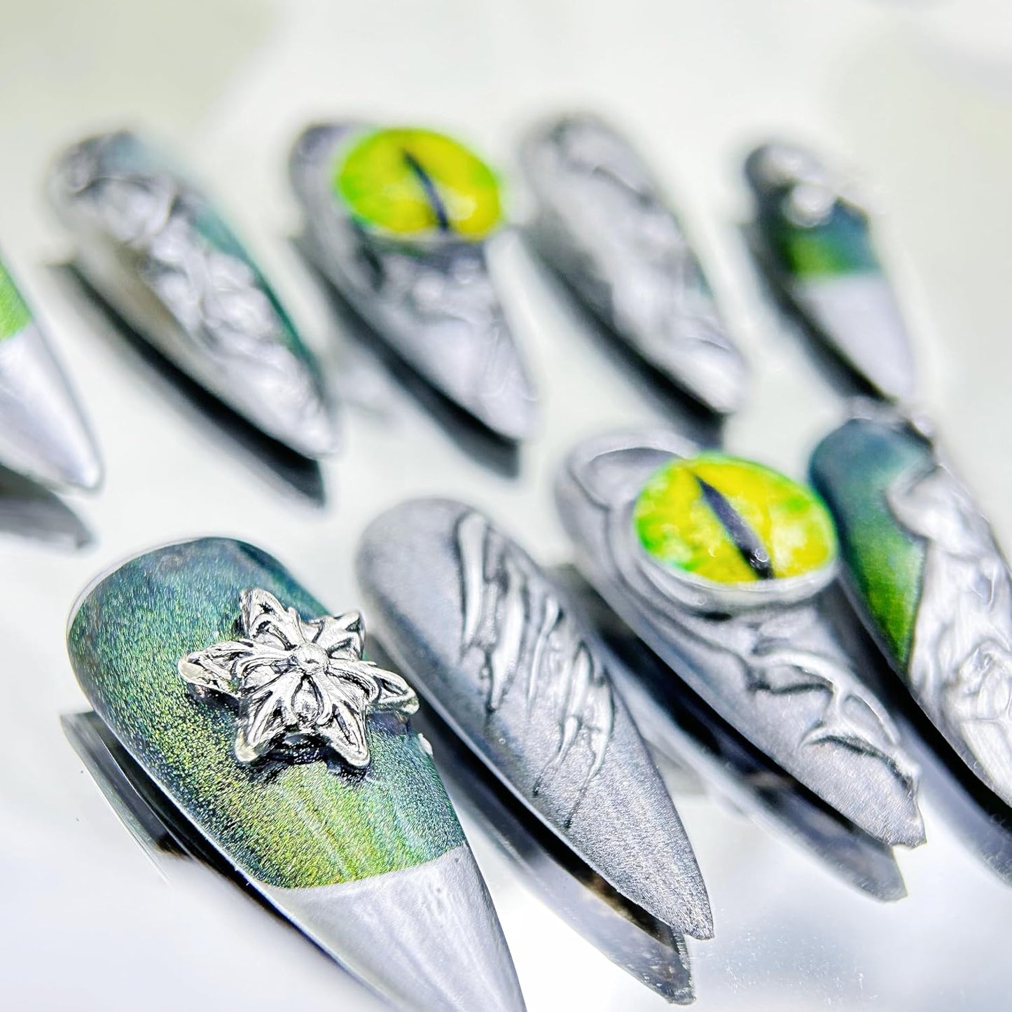 Luxury Handmade Almond Press-On Nails - Reusable Halloween Goth Style (10pcs, Red Spider)