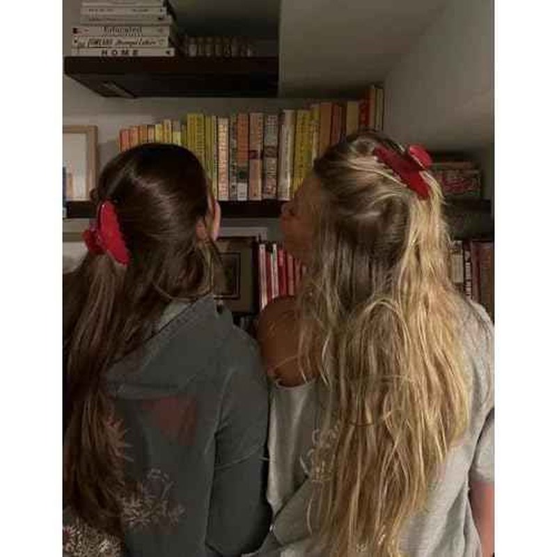 Large Hair Claw Clips For Women, Red Hair Clips Nonslip Retro Hair Clips for Thick & Thin Hair & Curly Hair Fashion Hair Accessories