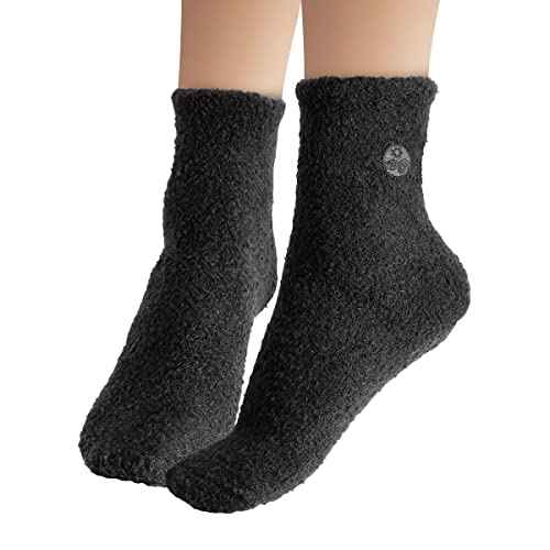 Earth Therapeutics Aloe Vera Socks ? Infused with Natural Aloe Vera & Vitamin E ? Helps Dry Feet, Cracked Heels, Calluses, Rough Skin, Dead Skin - Use with Your Favorite Lotions - Black