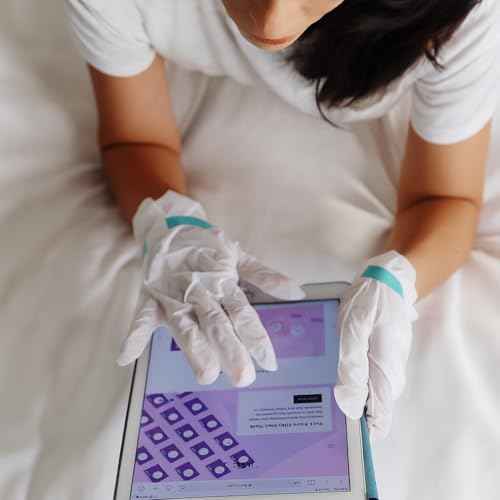 Catherine Muller Floral Hand Mask 1 Pair, Moisturizing Gloves for Dry Hands with Elder Flower & CICA, Repairing and Nourishing Hand Care Treatment for Cracked, Rough, and Dry Skin, Stocking Stuffer