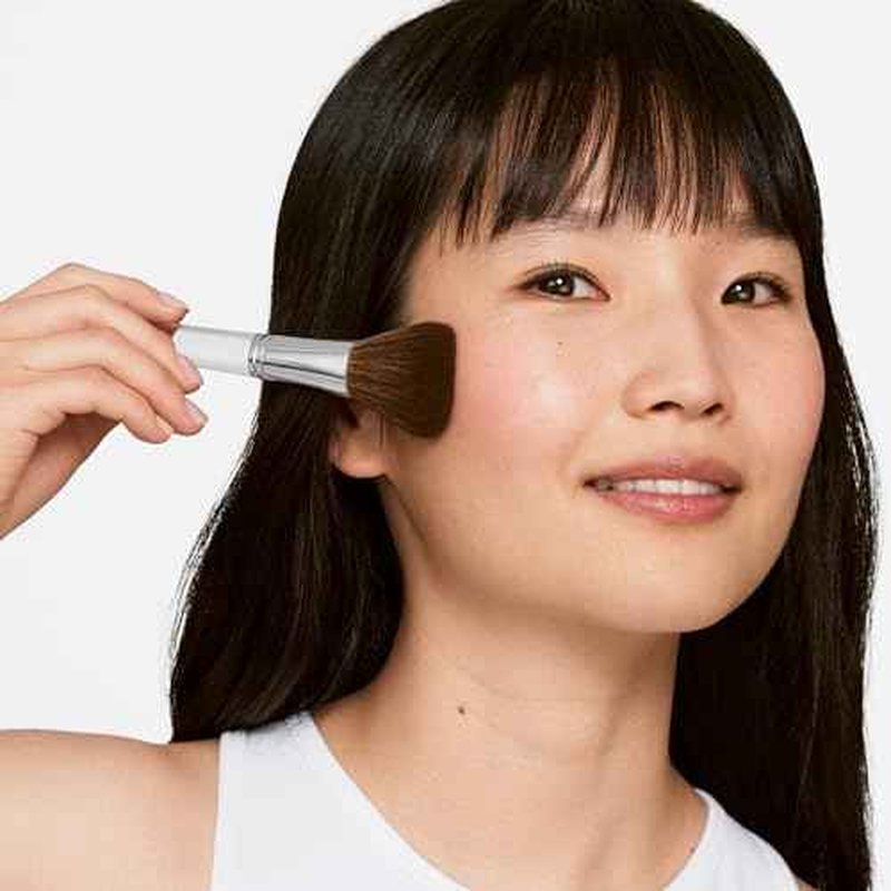 Clinique Blush Brush for Cheeks | Buildable Coverage