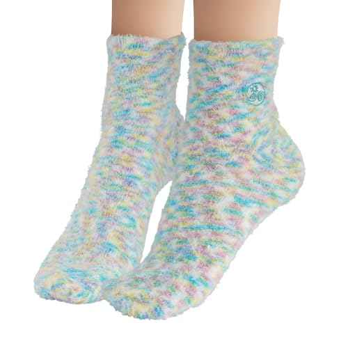 Earth Therapeutics Aloe Vera Socks ? Infused w/Aloe Vera & Vitamin E ? Helps Dry Feet, Calluses, Dead Skin ? Use w/Lotion ? Green/Confetti ? 2 Pairs