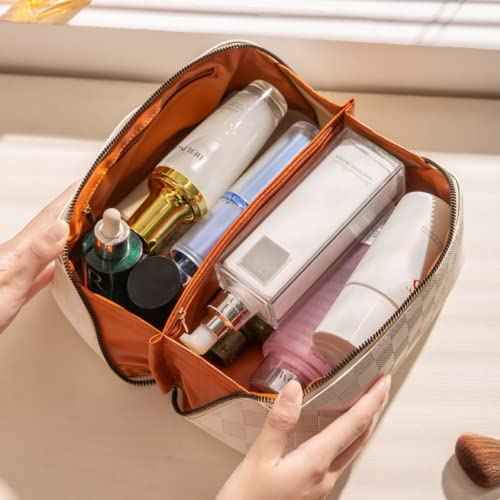 Large Capacity Brown Checkered Makeup Bags Portable Travel Cosmetic Bags Open-Flat Toiletry Bag for Women Girls Make Up Organizer with Divider Pouch Zipper Bag (white-checkered)