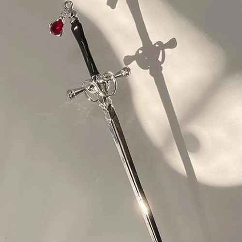 4Pcs Sword Hair Stick Retro Metal Hair Sticks Ancient Style Swords Hair Chopsticks for Women and Men, Chinese Hair Pins Hair Sticks Hair Daggers with Tassels for Hair Accessories