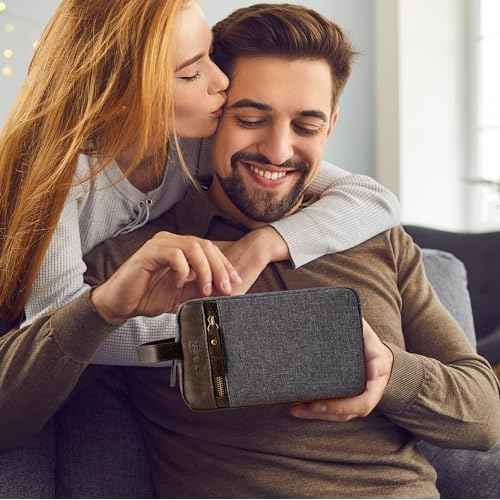 All Natural Bath and Body Spa Gift Basket Set for Men - Ocean Breeze - Luxury Men's Skin Care Kit For Him in Toiletry Bag for Relaxation, Revitalization, Exfoliating, Cleansing