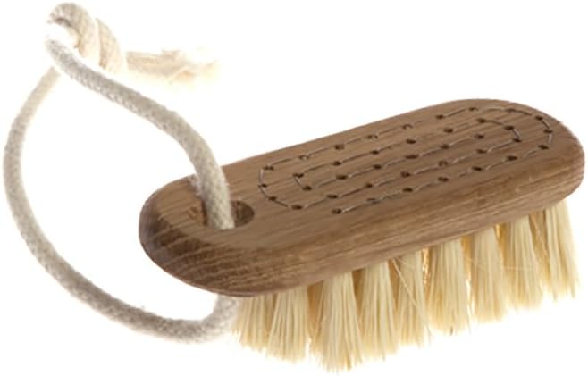 Lovisa Oak Nail Brush with Tampico Fiber – Eco-Friendly Nail Care Tool