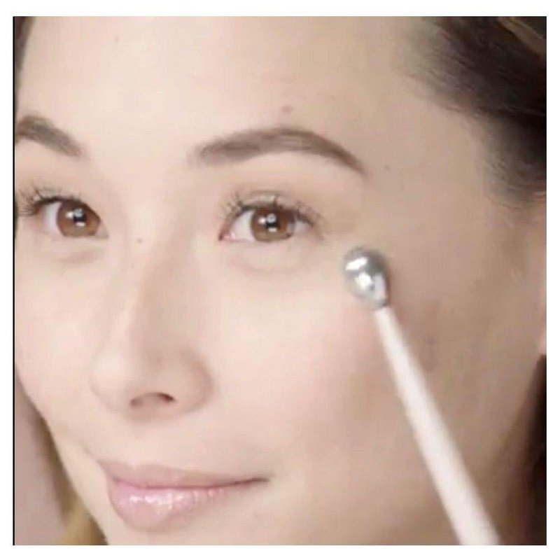 beautyblender Double Sided SHADY LADY All-Over Eyeshadow Makeup Brush & Cooling Roller. Vegan, Cruelty Free and Made in the USA