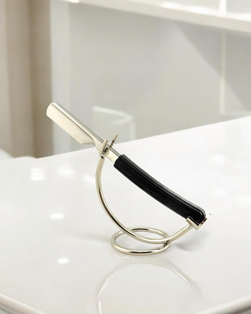 Parker Director Chrome Non-Folding Straight Barber Razor – Japanese-Style Shavette with Stainless Steel Arm, Ergonomic Black Handle & Blade Protector Cap – Ideal for Professionals - 5 Blades Included