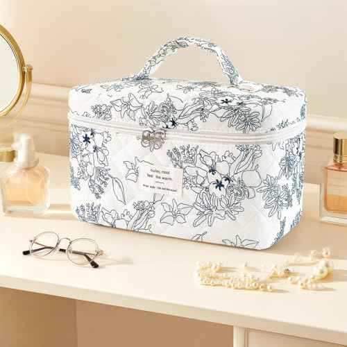 Large Travel Quilted Makeup Bag for Women, Floral Cotton Cosmetic Bag Cute Coquette Aesthetic Floral Toiletry Organizer Bag for Girls Little Blue Flower Cosmetic Zipper Storage Bag