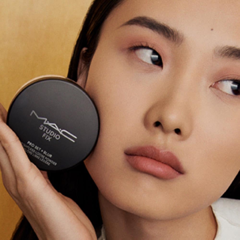 MAC Studio Fix Pro Set | Weightless Loose Powder for Flawless Finish - Light Shade