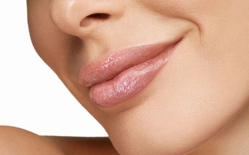 Pupa Milano Lip Gloss, Miss Milano - Extreme Shine, Instant Volume Effect, Moisturizing, Non-Sticky, Creamy Texture, Enchanted Moment - 0.17 Oz