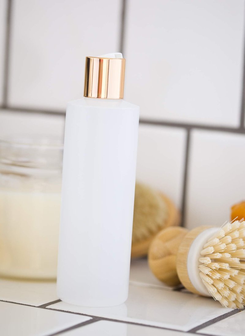 JUVITUS 8 oz Clear Natural Refillable Plastic Squeeze Bottle with Gold Metal Disc Cap (12 Pack)