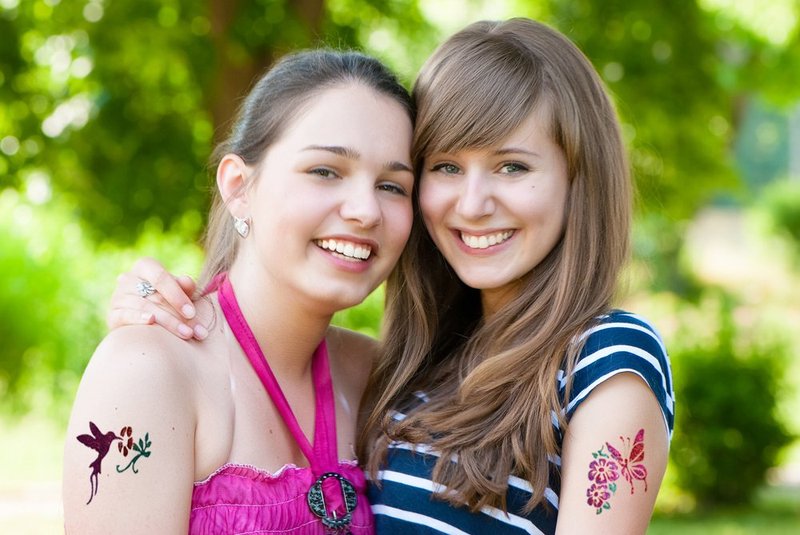 Glitter Tattoo Kit THINGS WITH WINGS - HYPOALLERGENIC and DERMATOLOGIST TESTED! - with 6 Large Glitters & 12 Stencils for Temporary Tattoos