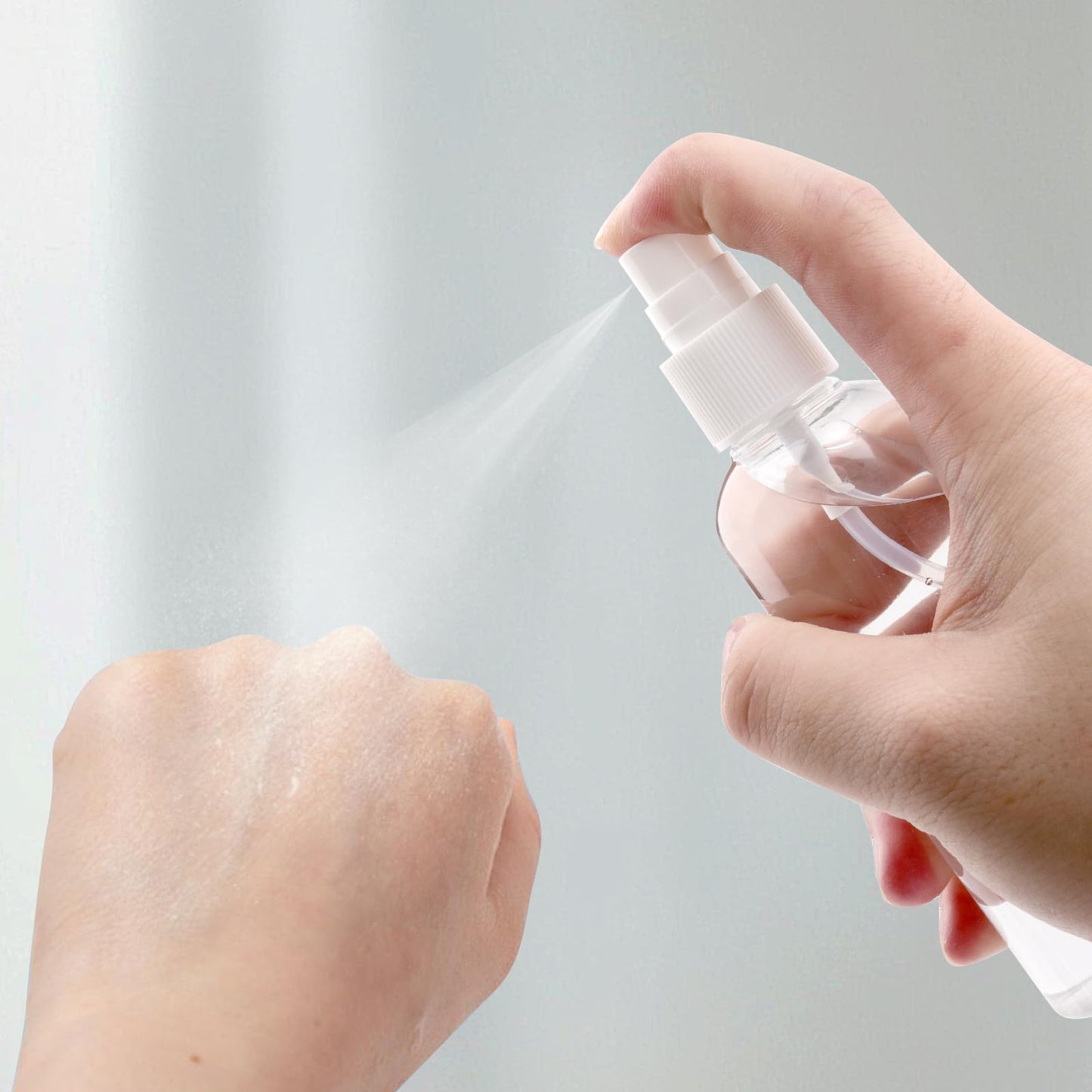 HAKZEON 60 PCS 4oz Plastic Spray Bottles, Refillable Empty Travel Spray Bottle, 120ml Clear Small Mist Spray Bottle for Traveling Make Up Perfume