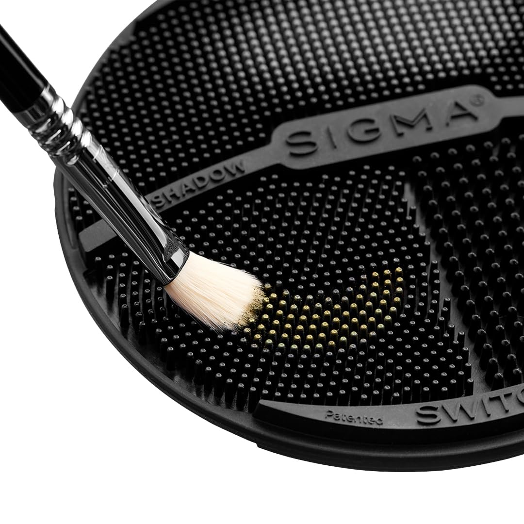 Sigma Switch by Sigma Beauty – Silicone Makeup Brush Cleaner for Switching Shades and Pigments, Switch Cleaning Mat for Superior Makeup Brush Cleaning Mid-Application (Travel Size)