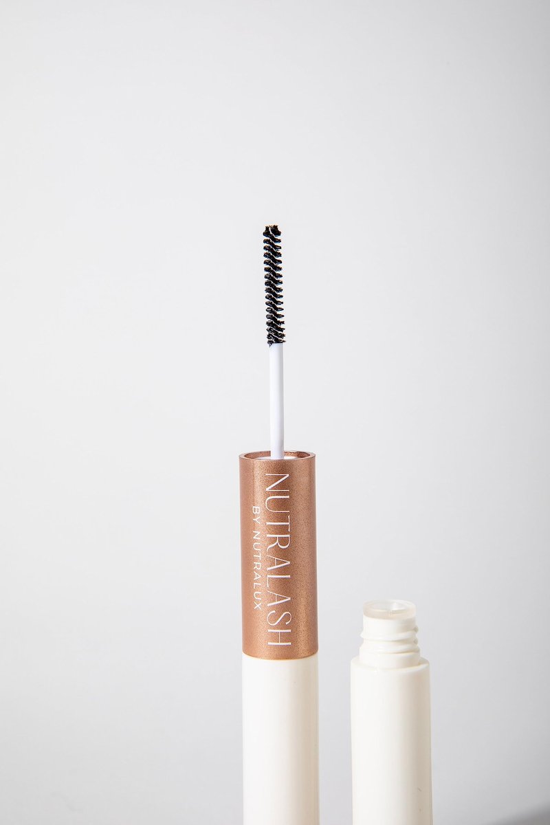 NutraLash by Nutralux Brow and Lash Growth Serum with Organic Ingredients For sensitive eyes - non-irritating: Castor Oil (hexane free) + Vitamin E + Keratin + Biotin, Peptides, Swertia Japonica Extract, Pumpkin Seed Oil, Acorus Calamus Root Extract, Pana