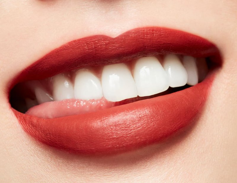 MAC Retro Matte Liquid Lipcolour - Chili Addict | Long-Lasting Red Lipstick