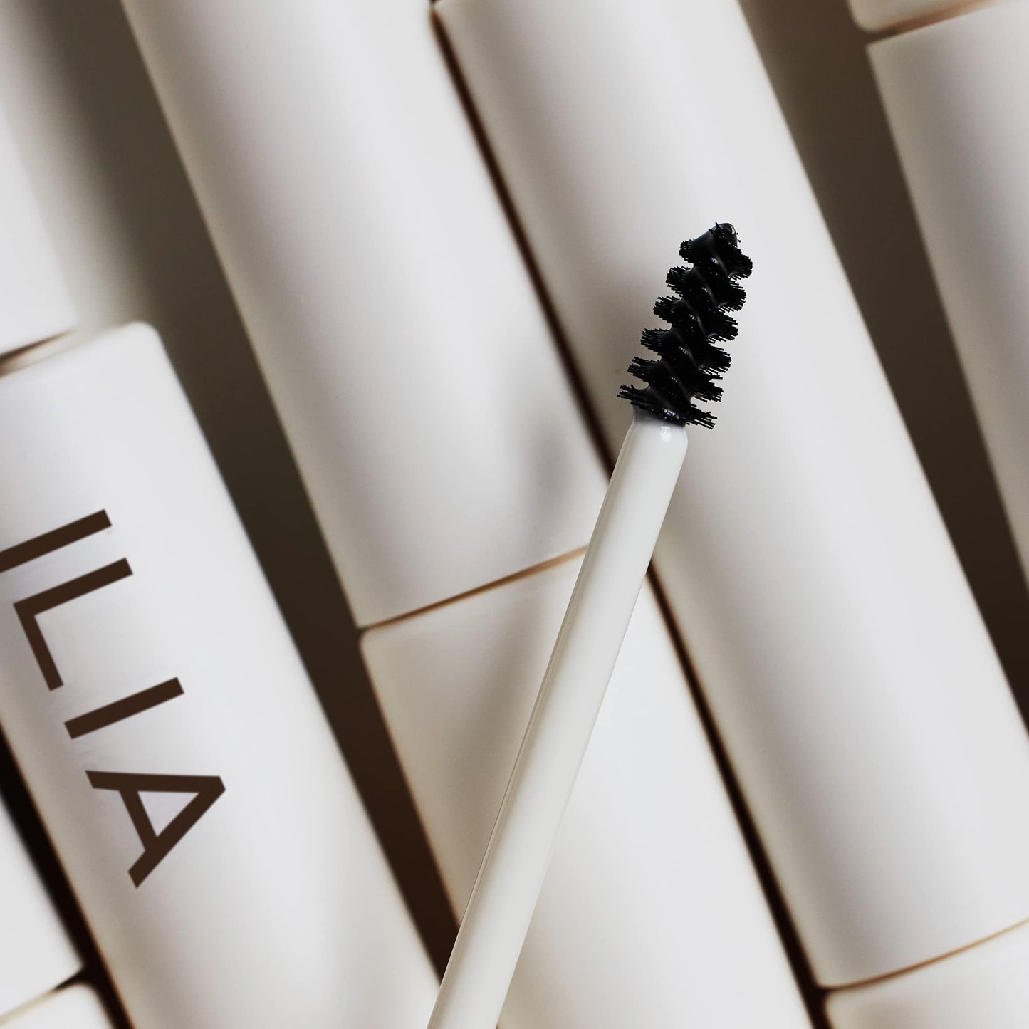 ILIA - In Frame Brow Gel | Lightweight, Long-Lasting, Flake-Resistant Hold | Full, Lifted Look | Non-Toxic, Vegan, Cruelty-Free, Clean Makeup (Universal Clear)