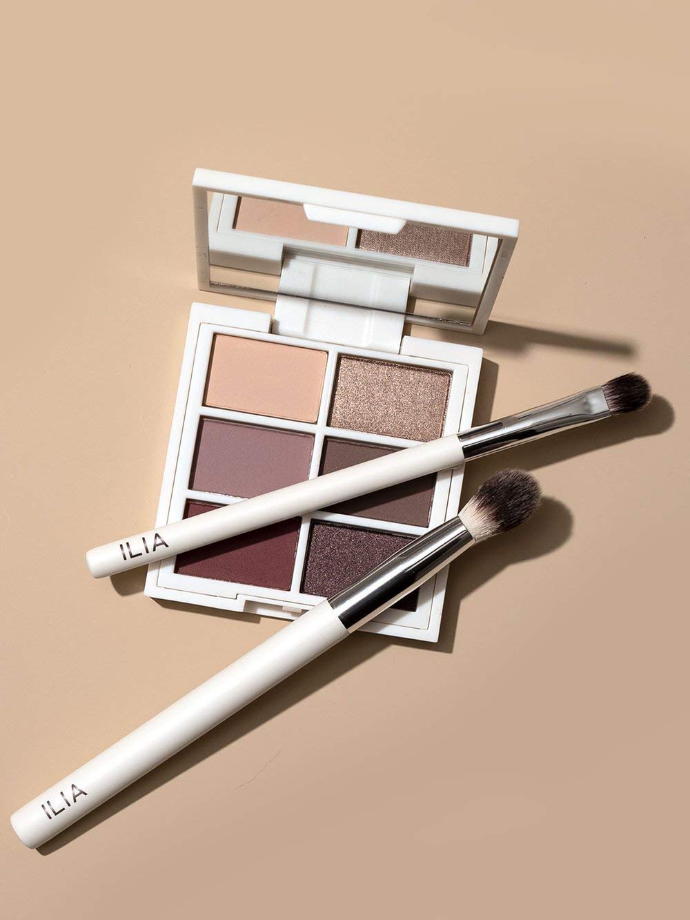 ILIA - Shadow Brush | Flat, Tapered Head Made with FSC Certified Wood, Aluminum, + Soft, Vegan Bristles | Pack, Press, + Sweep Eyeshadow | Expertly Crafted | Non-Toxic, Vegan, Cruelty-Free, Recyclable