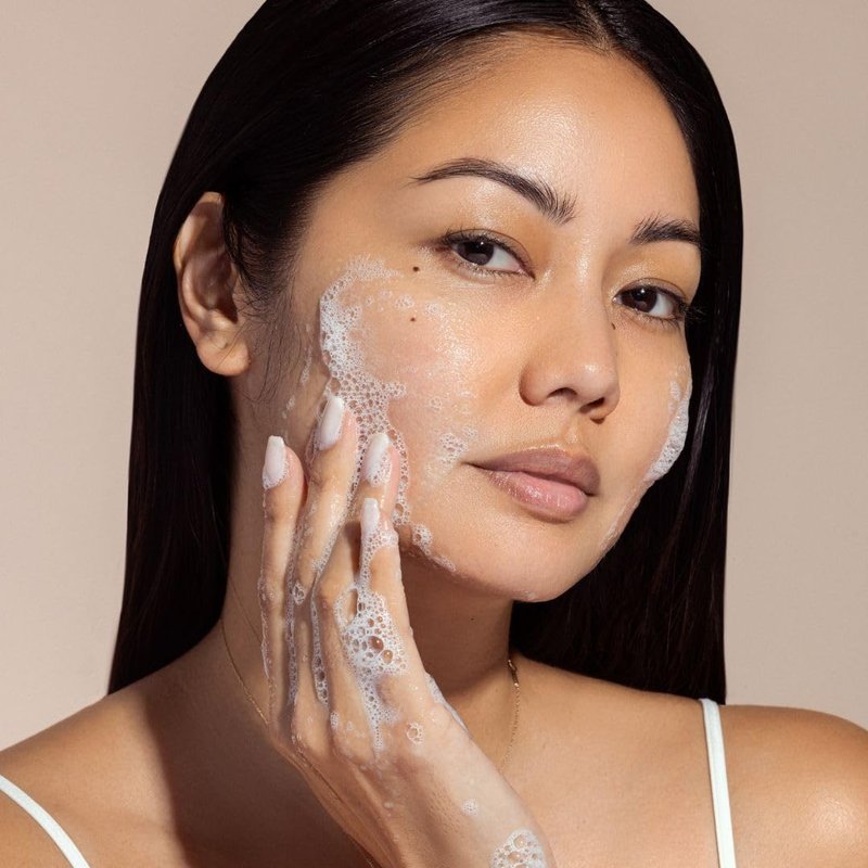 Karuna Balancing Facial Gel Cleanser | Gentle, Non-Stripping Daily Face Wash for All Skin Types | With Niacinamide, Hyaluronic Acid, and Snow Mushroom for Lightweight Hydration | 150 ml