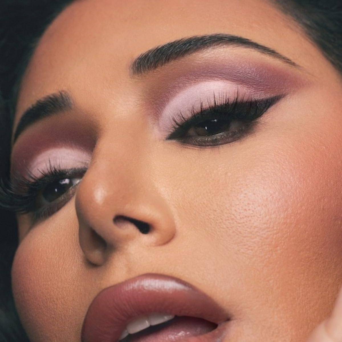 HUDA BEAUTY Matte Obsessions Eyeshadow Palette Cool Matte Obsessions
