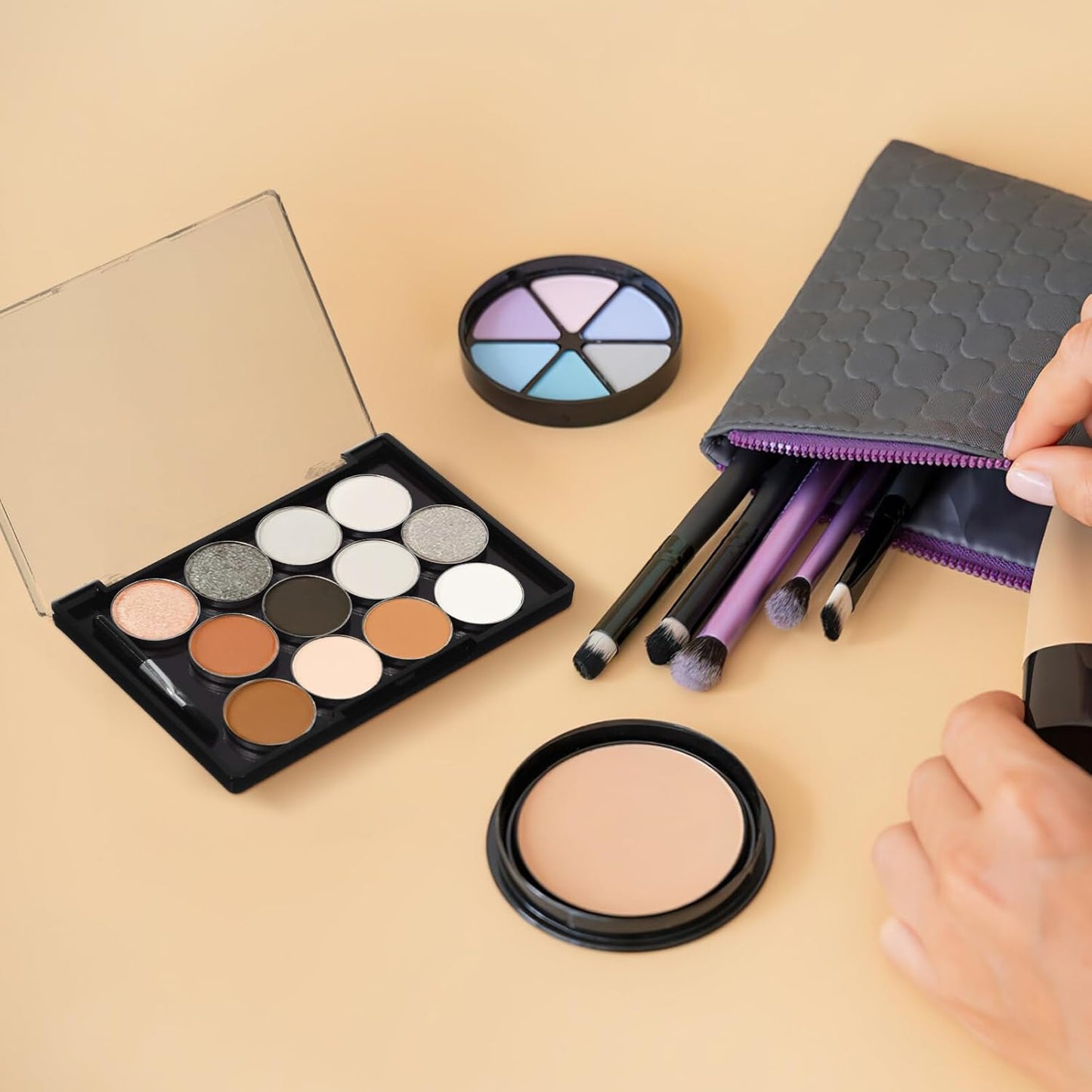 Empty Magnetic Eyeshadow Palette - 12 Metal Pans & Eyeshadow Brush | 11.00x7.50x1.50cm