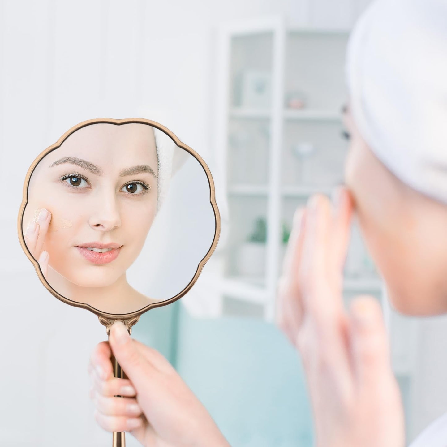Hand Mirror, Handheld Mirror with Hummingbird Embossed Patterns (Metal), Unique Gifts for Women Birthday Gift for Women Mom Her, Elegant Cosmetic Mirror (Gold)