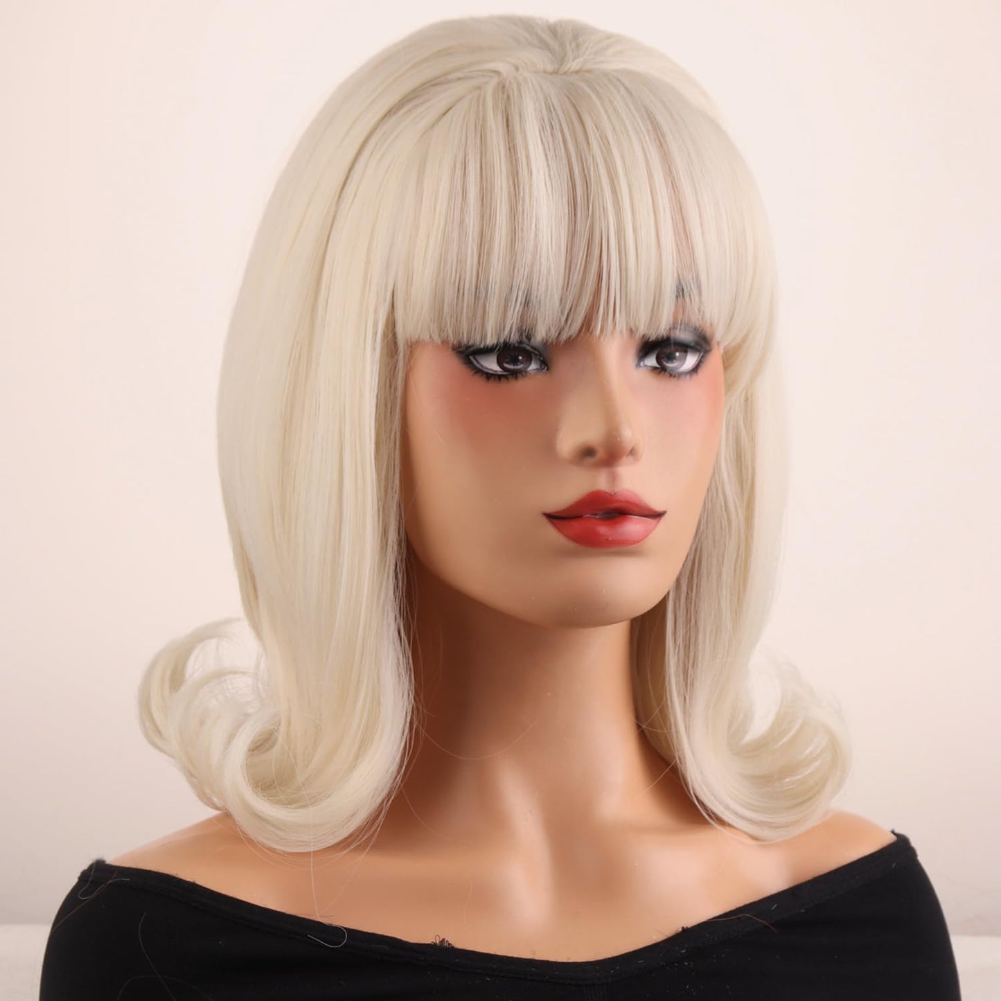 MAGQOO Blonde Wig Women Short Blonde Wig with Bangs Retro Bouffant Beehive Wigs 60s 70s 80s Costume Cosplay Halloween Party with Wig Cap
