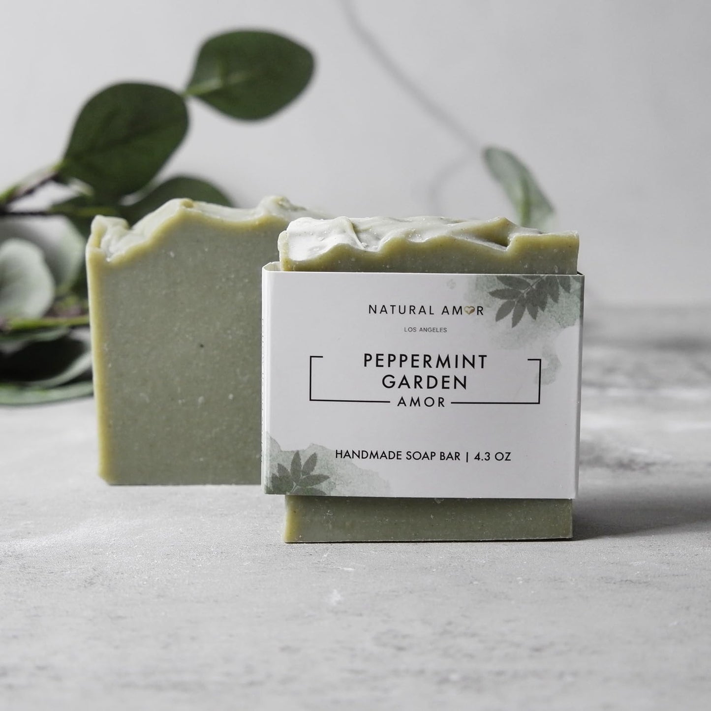 Natural Amor Handmade Soap Bar Gift Set 2pk with Soap Dish and Soap Saver, Scented with Essential Oils, Made with Natural Ingredients for All Skin Types