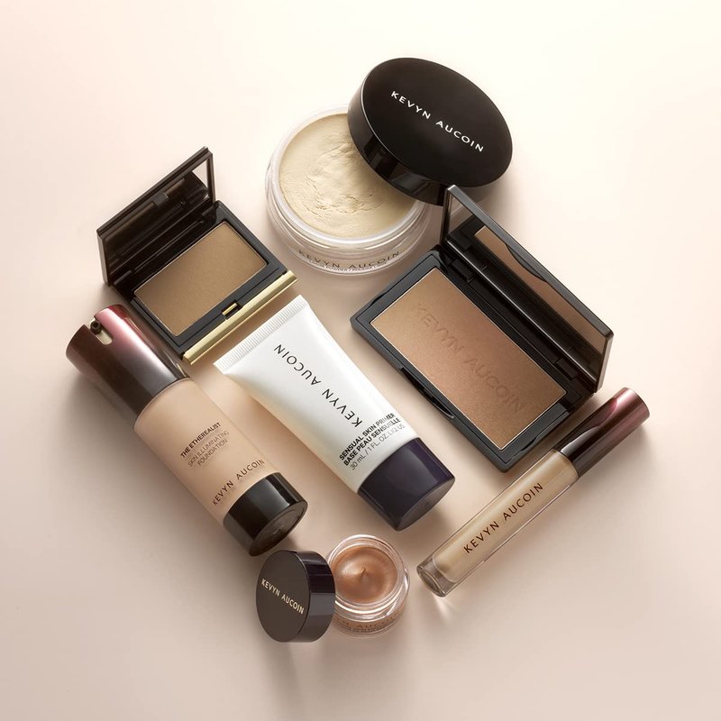 Kevyn Aucoin The Neo-Bronzer, Sundown Deep: 3 in 1 makeup palette. Highlighter, blush & bronzer in one smooth gradient makeup compact. Shimmer & matte in light, medium & deep. Sun-kissed to bronzed.
