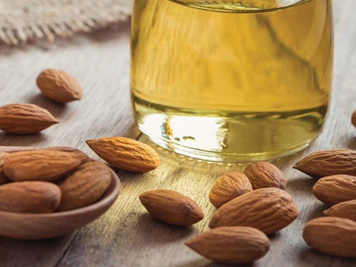 Cuccio Naturale Revitalizing Hydrating Cuticle Oil - Repair Damaged Skin & Nails - Vanilla Bean & Sugar - 2.5 Oz (Pack of 2)