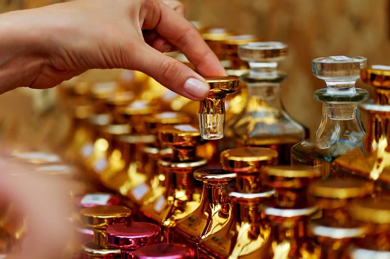 Chocolate Musk Perfume Oil 12 mL – Sweet Gourmand with Jasmine Rose and Vanilla. Alcohol Free Long Lasting Oil, Compliment Magnet