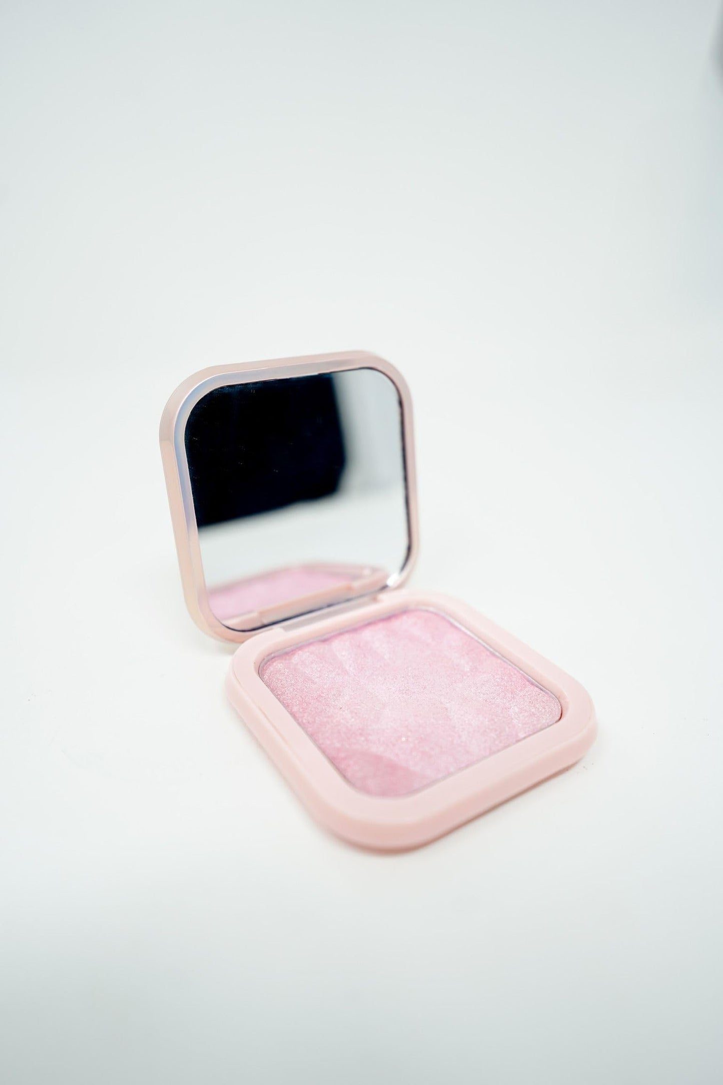 Sunshine & Glitter Pretty in Pink Glow Highlighter Compact – Radiant Shimmer Face Illuminator, Face Highlighter Makeup, Luminizer Powder for Glow, Contour & Highlight