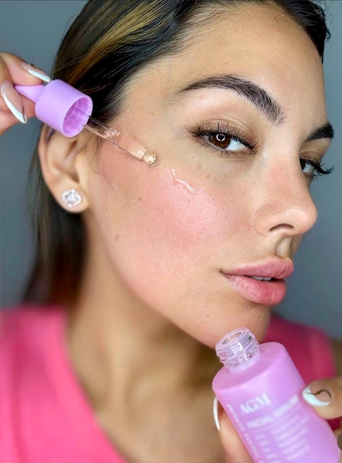 SERUM FACIAL 5 EN 1 - GLUTATIÓN,ÁCIDO HIALURÓNICO, VITAMINA C, VITAMINA E Y NIACINAMIDA - ANTIMANCHAS E HIDRATANTE, ANTIEDAD, ILUMINADOR, ANTIACNÉ, CONTROLADOR DE GRASA Y REAFIRMANTE - 30 ML