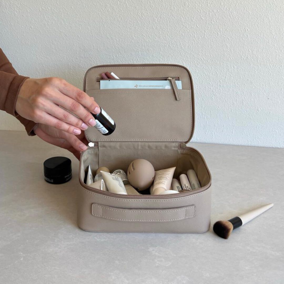 MELINE Leather Makeup Bag with Brush Holder,Travel Cosmetic Case for Women,Large Capacity Waterproof Toiletry Bag with Handle,Stylish and Durable Makeup Organizer (Taupe)