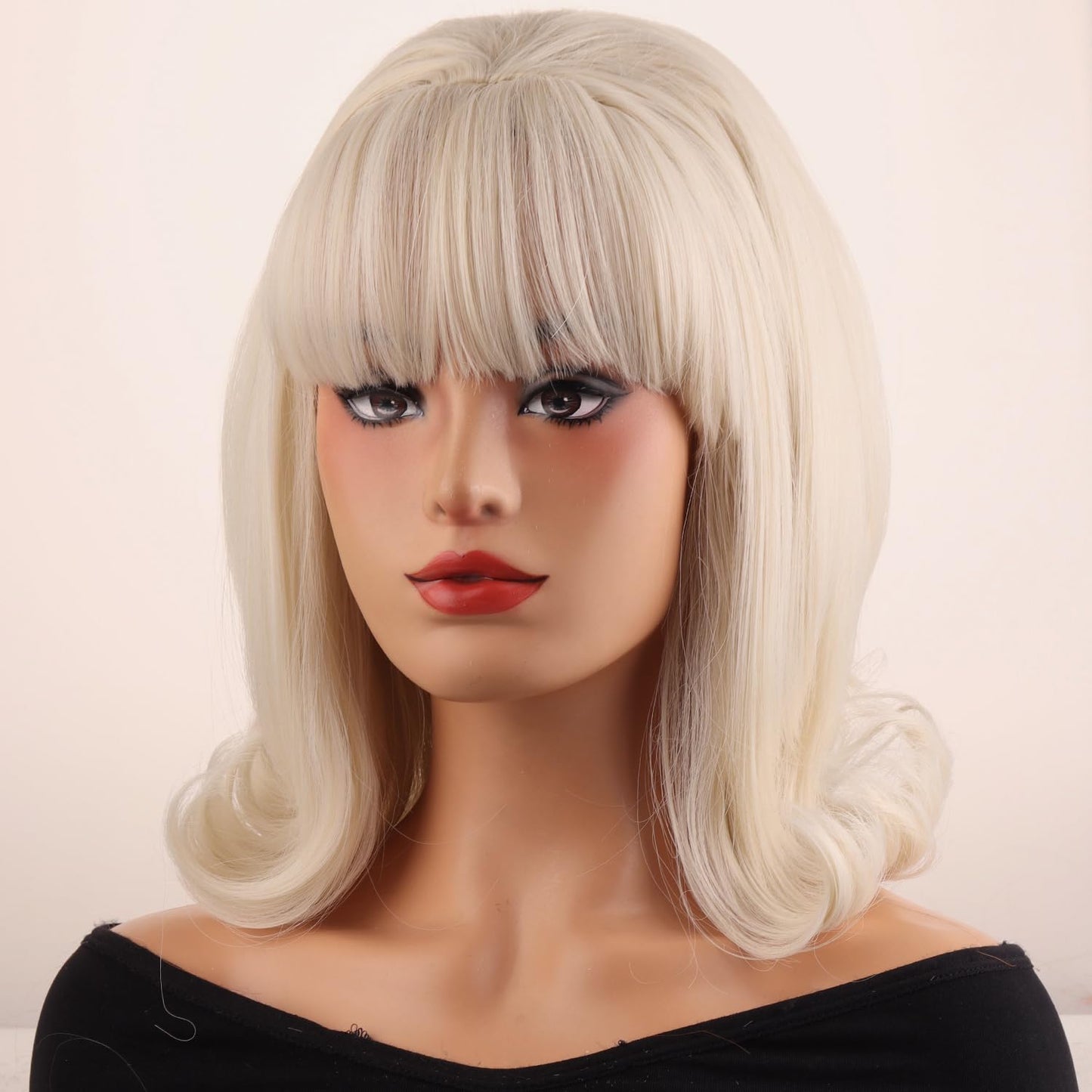 MAGQOO Blonde Wig Women Short Blonde Wig with Bangs Retro Bouffant Beehive Wigs 60s 70s 80s Costume Cosplay Halloween Party with Wig Cap
