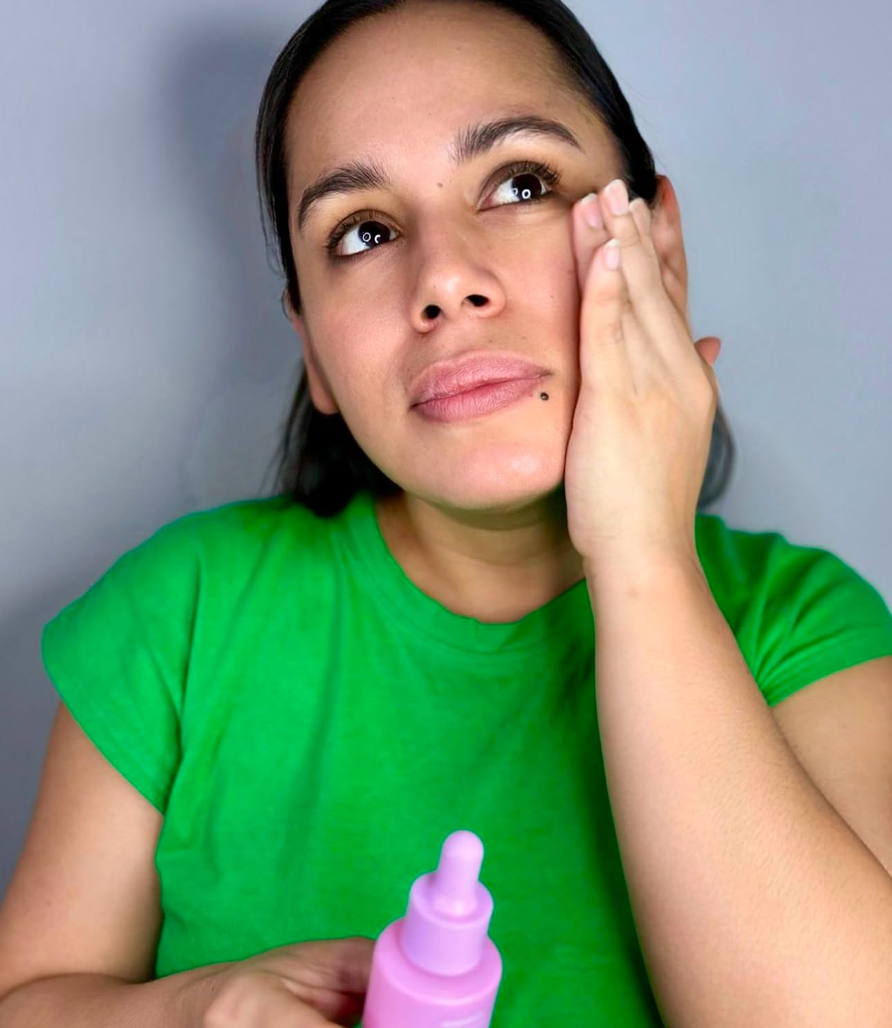SERUM FACIAL 5 EN 1 - GLUTATIÓN,ÁCIDO HIALURÓNICO, VITAMINA C, VITAMINA E Y NIACINAMIDA - ANTIMANCHAS E HIDRATANTE, ANTIEDAD, ILUMINADOR, ANTIACNÉ, CONTROLADOR DE GRASA Y REAFIRMANTE - 30 ML